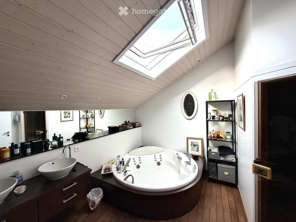SPECTACULAIRE TRIPLEX DANS UNE MAISON DE VILLAGE AU COEUR DU PETIT-LANCY 25