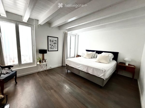SPECTACULAIRE TRIPLEX DANS UNE MAISON DE VILLAGE AU COEUR DU PETIT-LANCY 17