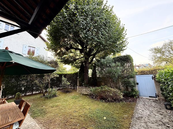 SPECTACULAIRE TRIPLEX DANS UNE MAISON DE VILLAGE AU COEUR DU PETIT-LANCY 3