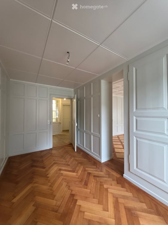 Charmante 5.5-Zimmer-Dachwohnung im historischen Altbau – Burgstrasse 30, Glarus 8