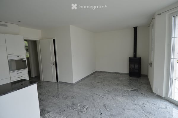Grosszügige 3.5 Zimmer Wohnung/Hausteil in Altendorf 2