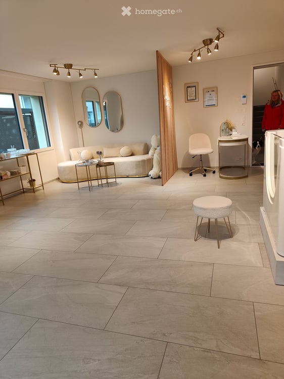 hervorragend als Therapiepraxis, Kosmetikstudio, Coiffeursalon oder Büro ....