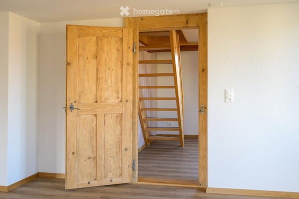 Charmante 3.5-Zimmer-Maisonette-Wohnung mit Balkon in Uetendorf 4