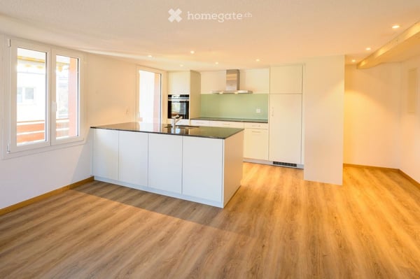 Charmante 3.5-Zimmer-Maisonette-Wohnung mit Balkon in Uetendorf