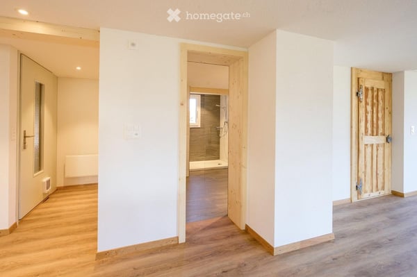 Charmante 3.5-Zimmer-Maisonette-Wohnung mit Balkon in Uetendorf 8