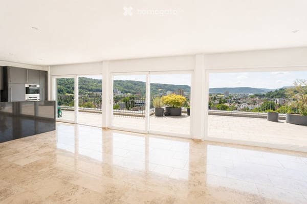 Moderne 3.5-Zimmer-Dachwohnung mit Balkon und schöner Aussicht an Hanglage in Nussbaumen 4