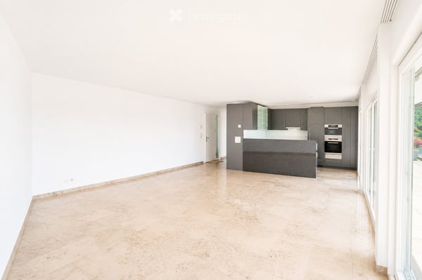 Moderne 3.5-Zimmer-Dachwohnung mit Balkon und schöner Aussicht an Hanglage in Nussbaumen 5