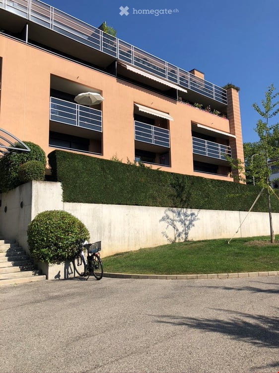 Bel appartement avec terrasse et coin jardin à Nyon