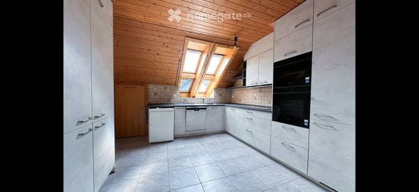 Nachmieter gesucht für heimelige 4.5 Zimmer Dachwohnung im grünen! 3