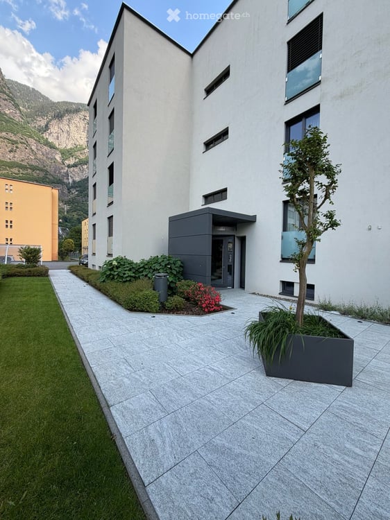 Appartamento moderno di 1.5 locali con balcone e vista panoramica a Biasca 2
