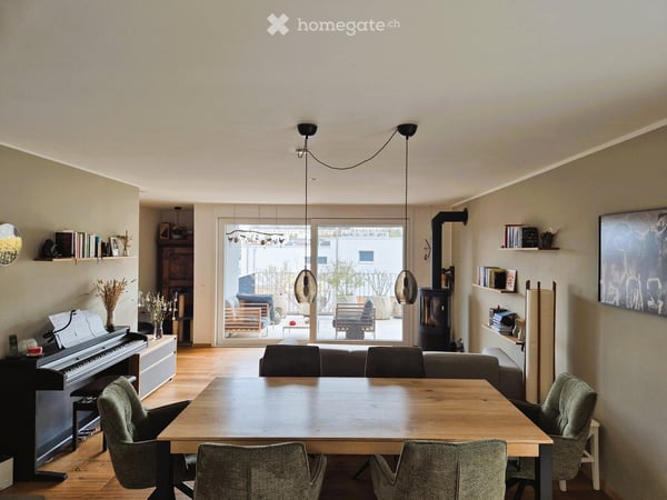 Moderne 5.5-Zimmer-Doppelhaushälfte mit sonniger Terrasse und Garten 2
