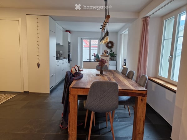 Charmante 3.5-Zimmer-Wohnung am St. Margrethenplatz in Ilanz 2