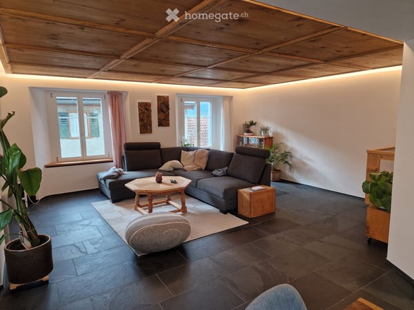 Charmante 3.5-Zimmer-Wohnung am St. Margrethenplatz in Ilanz 1