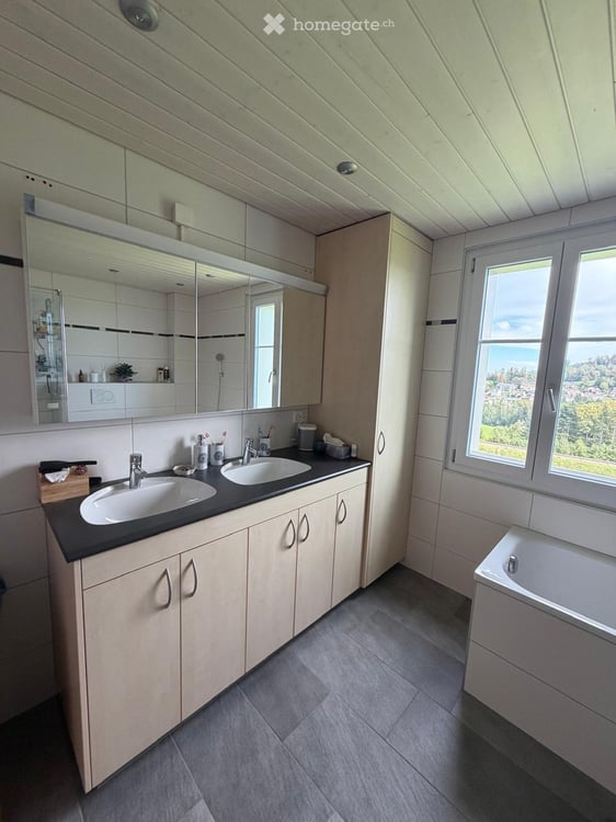 Grosses 8.5 Zimmer Einfamilienhaus mit sehr schöner Aussicht 8