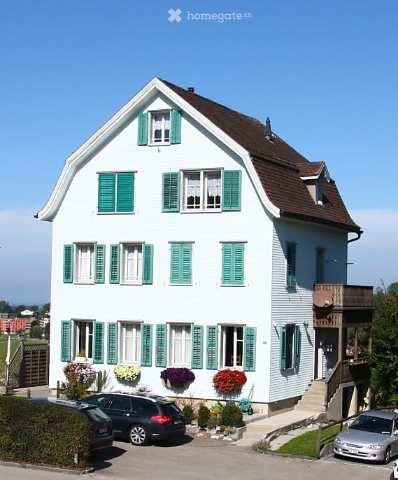 Grosses 8.5 Zimmer Einfamilienhaus mit sehr schöner Aussicht 1