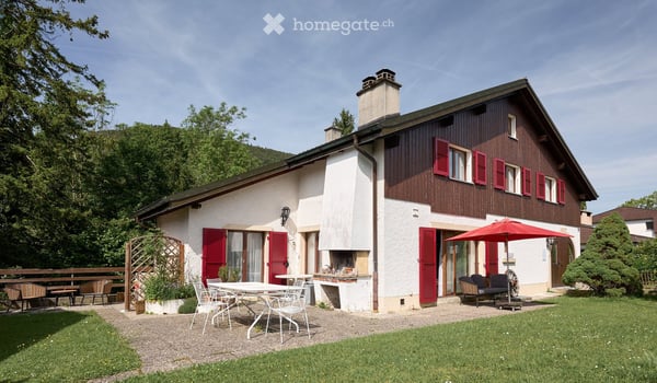 Spacieuse maison familiale de 9 pièces à Moutier 1