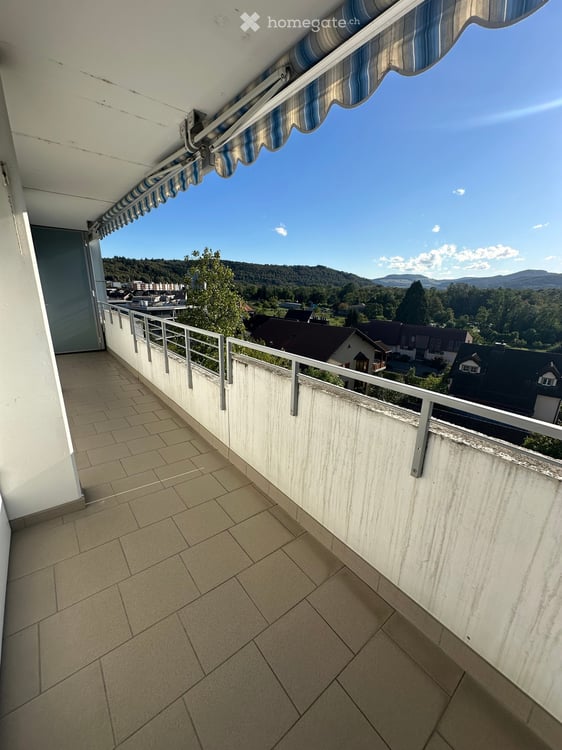 Helle 4.5-Zimmer-Wohnung mit Balkon und schöner Aussicht in Brugg 2