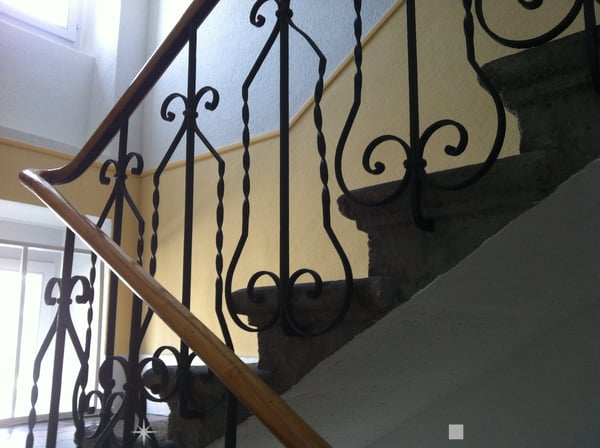 Einzigartige 2.5-Zimmer-Duplex-Wohnung mit Dachterrasse und Panoramablick 3