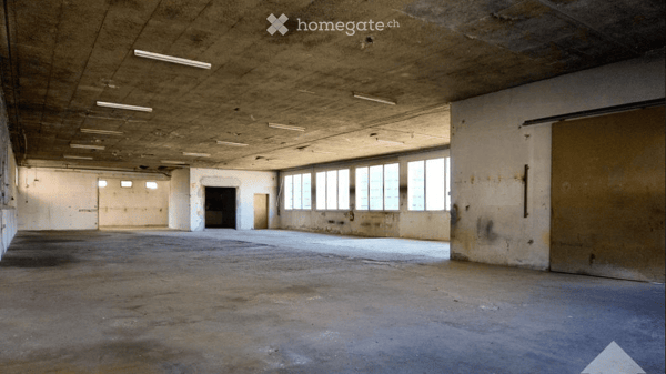 HALLE / DÉPÔT À LOUER –ENV. 757 M² AU SOL + ÉTAGE DE STOCKAGE + TERRAIN DE 1'800 M² - CHF 6'000/MOIS 3