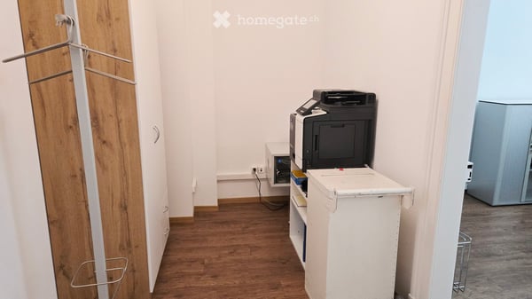 Grosszügige 4.5-Zimmer-Büroräume (105m2) in Altbau in der vorderen Lorraine, 3013 Bern 11