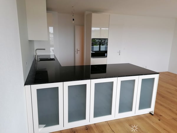 Frisch renovierte 2.5-Zimmer-Wohnung mit Balkon in Biel/Bienne – sofort verfügbar! 3