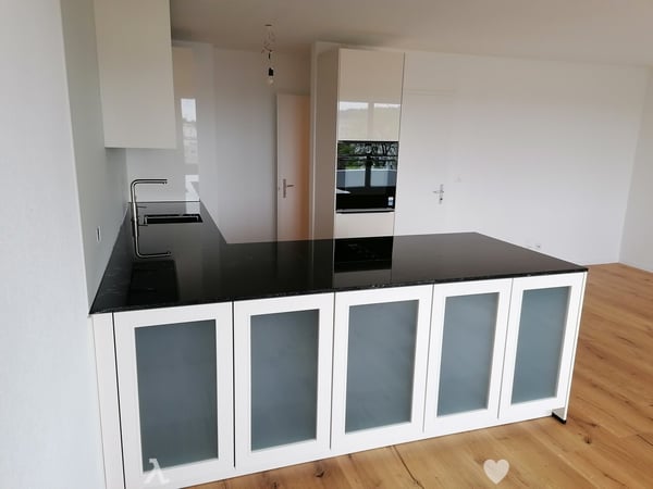 Frisch renovierte 3.5-Zimmer-Wohnung mit Balkon in Biel/Bienne – sofort verfügbar! 3