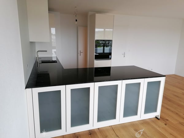 Frisch renovierte 3.5-Zimmer-Wohnung mit Balkon in Biel/Bienne – sofort verfügbar! 3