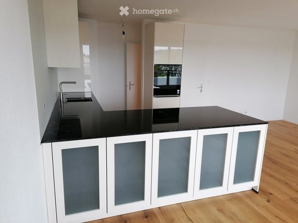 Frisch renovierte 3.5-Zimmer-Wohnung mit Balkon in Biel/Bienne – sofort verfügbar! 3