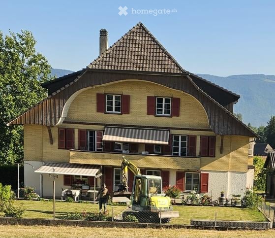 Renovierte 4-Zimmer-Wohnung mit Balkon und schöner Aussicht in Oberwil b. Büren 1