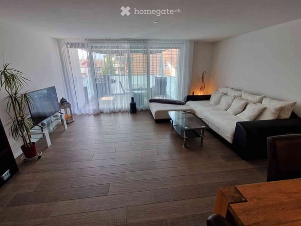 Helle moderne 4.5 Dachgeschoss-Zimmerwohnung mit hochwertiger Ausstattung 3