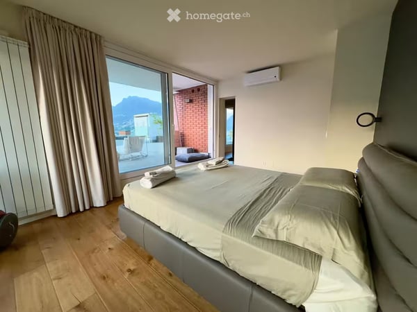 Stunning 2.5-Room Attic Apartment with Panoramic Lake & Mountain Views in Paradiso 4