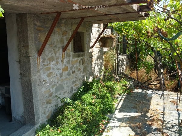Rustikales Steinhaus mit Meerblick in Fossola Tramonti – Sofort verfügbar 2