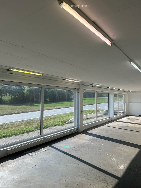Geräumige Werkstatt / Gewerbehalle in Huttwil zu vermieten 11