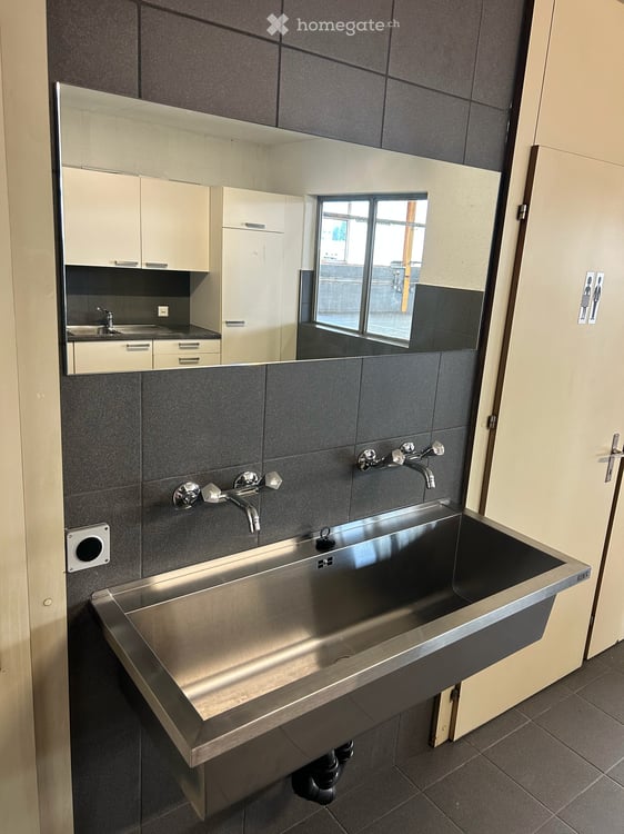 Geräumige Werkstatt / Gewerbehalle in Huttwil zu vermieten 6