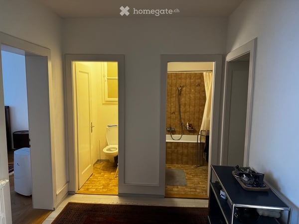 Charmante 3-Zimmer-Altbauwohnung mit Balkon am Boulevard de Pérolles, Freiburg 4