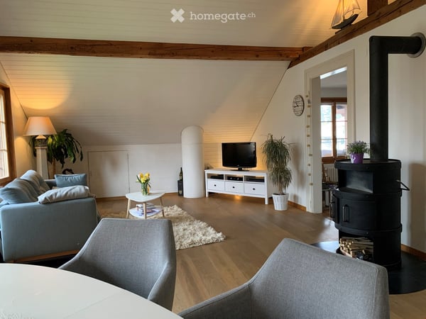 Grosszügige 2.5-Zi-Wohnung im Dorfkern mit zwei Balkonen