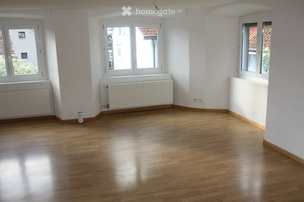 Helle renovierter 4.5-Zimmer-Wohnung mit eigenem Hausteil und grossem Garten in Sennwald 3