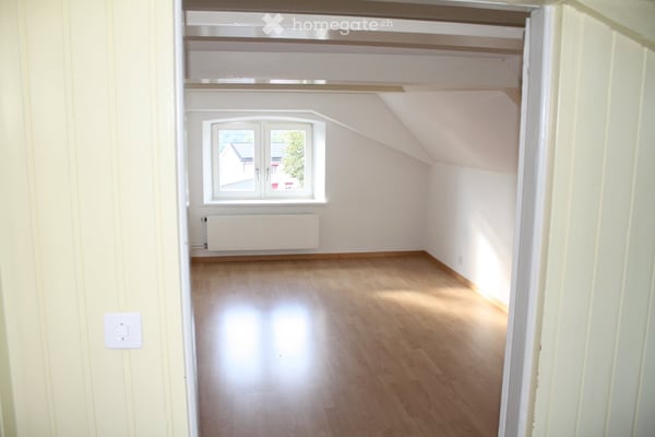 Helle renovierter 4.5-Zimmer-Wohnung mit eigenem Hausteil und grossem Garten in Sennwald 6