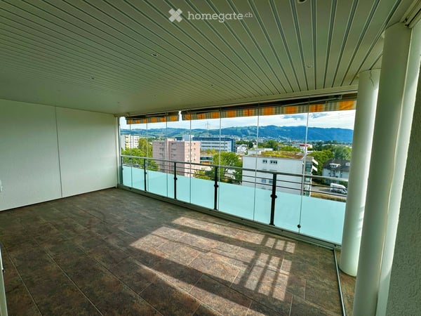 Helle 4.5-Zimmer-Wohnung mit Panoramablick in Steinhausen 2
