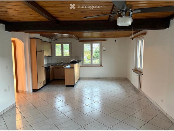 Charmante 1.5-Zimmer-Wohnung in Susten mit grosser Terrasse und kleinem Balkon 3