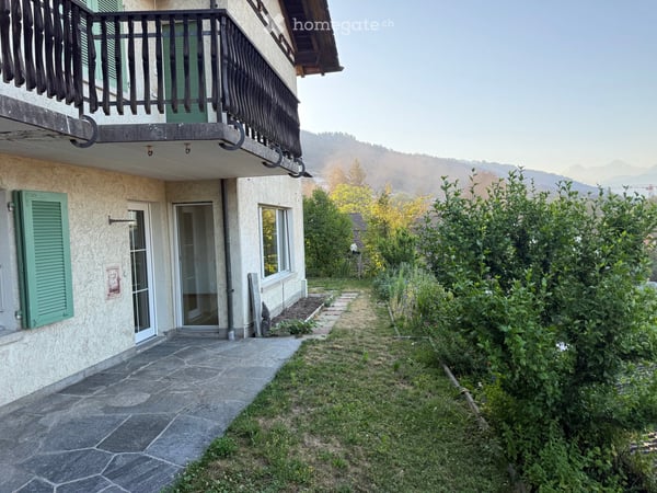 Freistehendes Einfamilienhaus mit 3 Garagen und fantastischer See- und Bergsicht in Hünibach 7