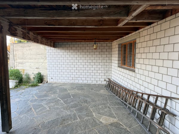 Freistehendes Einfamilienhaus mit 3 Garagen und fantastischer See- und Bergsicht in Hünibach 9