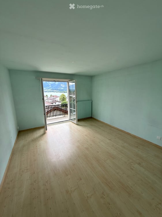 Freistehendes Einfamilienhaus mit 3 Garagen und fantastischer See- und Bergsicht in Hünibach 13