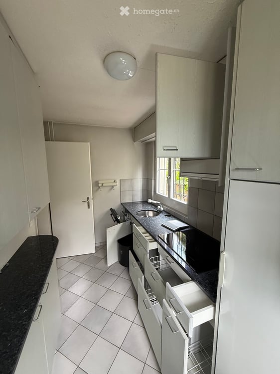 Freistehendes Einfamilienhaus mit 3 Garagen und fantastischer See- und Bergsicht in Hünibach 11