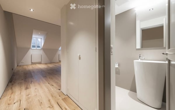 Charming 3.5-Room Attic Apartment in the Heart of Bern's Old Town 2