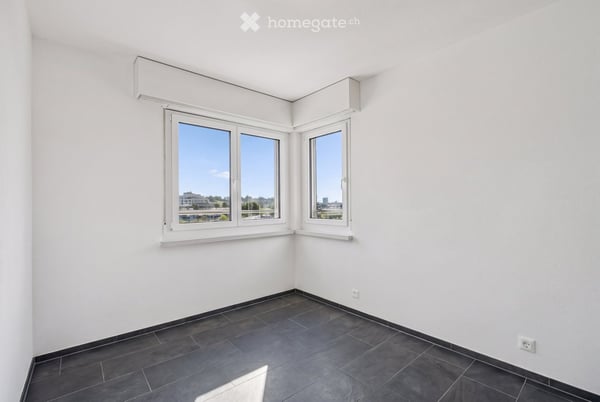 3.5 Zimmer im 12. Stock mit Südbalkon und zwei Parkplätzen 6