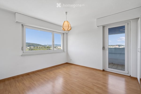 3.5 Zimmer im 12. Stock mit Südbalkon und zwei Parkplätzen 5