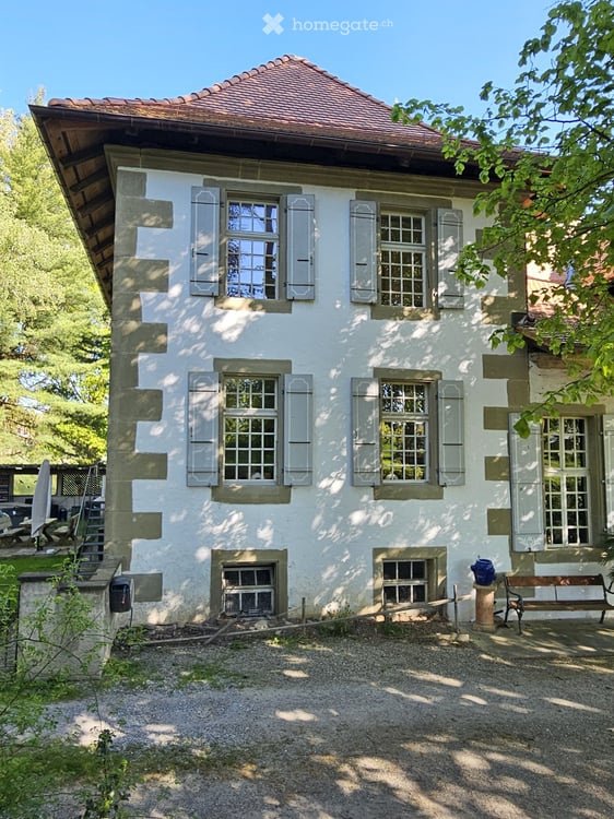 Schöne 4 1/2-Zimmerwohnung mit Schwedenofen in kunsthistorischem Landhaus 2