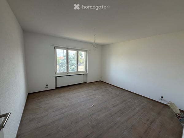 Frisch renovierte 2.5 Zimmer Etagenwohnung 3
