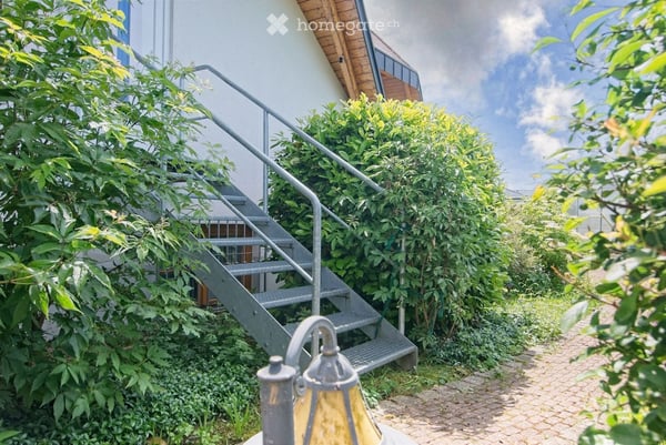 Herrlicher Umschwung nahe der Grenze: Repräsentatives A+ Landhaus mit Einliegerwohnung 13